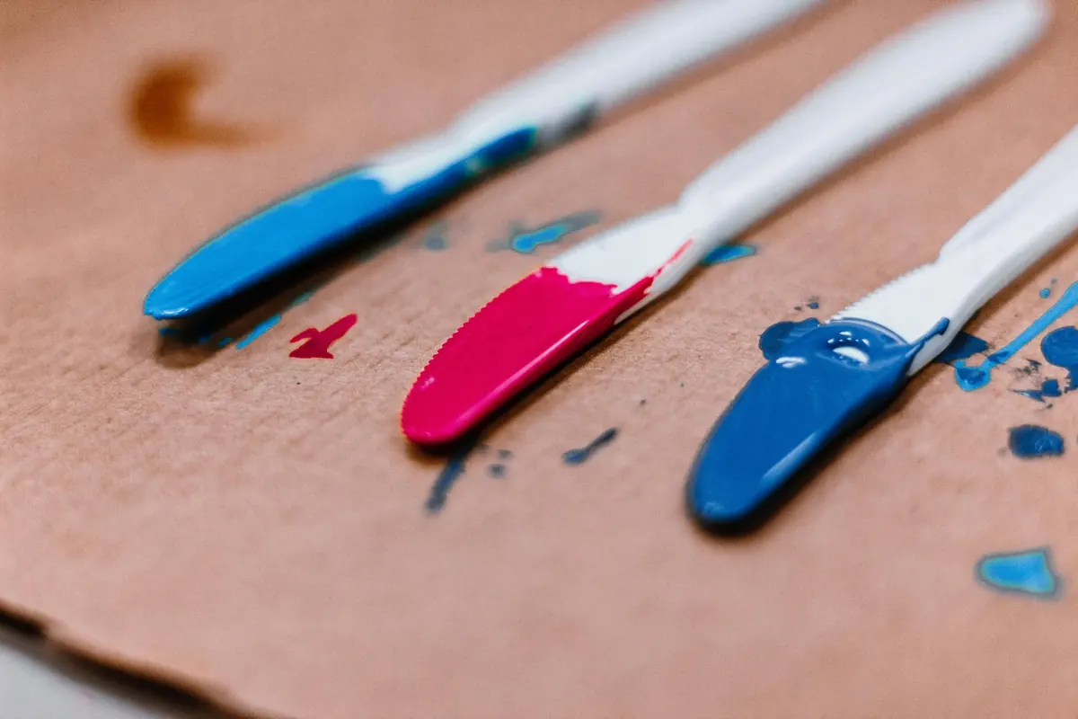 The Three-Colour Challenge: Sketch a Scene Using Only Three Paints